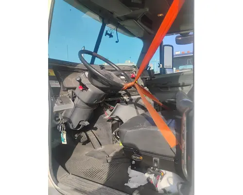 FREIGHTLINER COLUMBIA 112 Cab