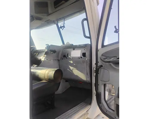 FREIGHTLINER COLUMBIA 112 Cab