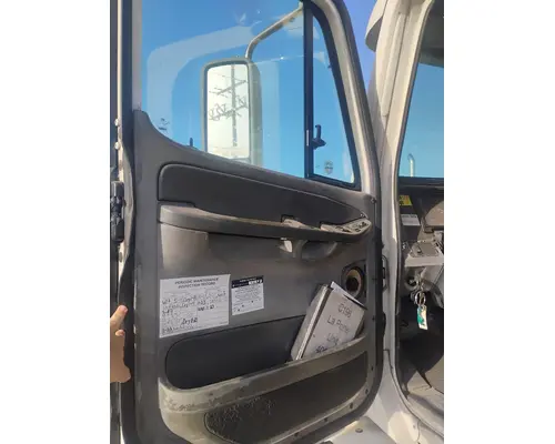 FREIGHTLINER COLUMBIA 112 Cab