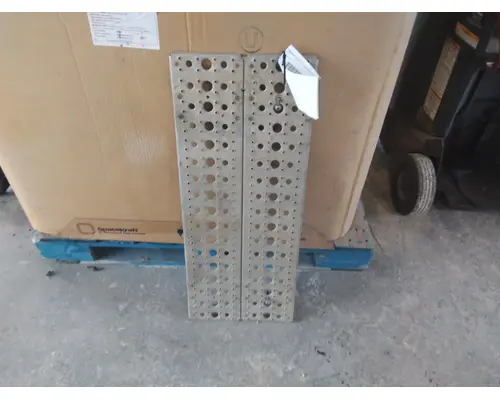 FREIGHTLINER COLUMBIA 112 DECK (CATWALK) STEP