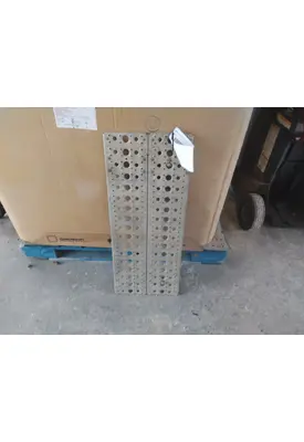 FREIGHTLINER COLUMBIA 112 DECK (CATWALK) STEP