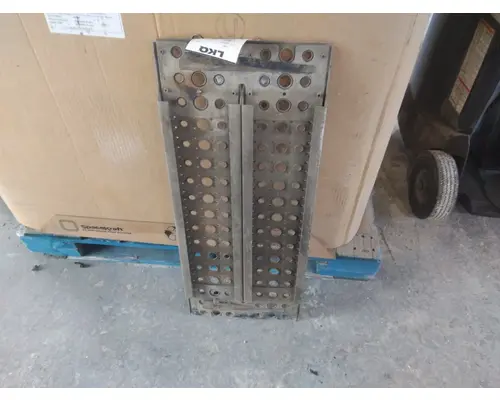 FREIGHTLINER COLUMBIA 112 DECK (CATWALK) STEP