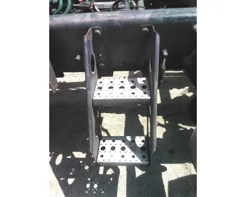 FREIGHTLINER COLUMBIA 112 FRAME STEP