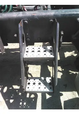 FREIGHTLINER COLUMBIA 112 FRAME STEP