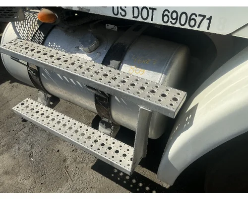 FREIGHTLINER COLUMBIA 112 Fuel Tank