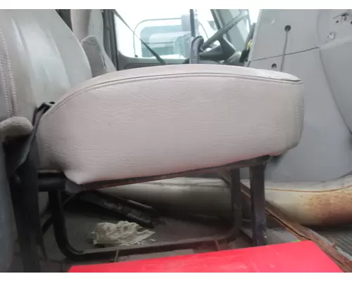 FREIGHTLINER COLUMBIA 112 SEAT, FRONT