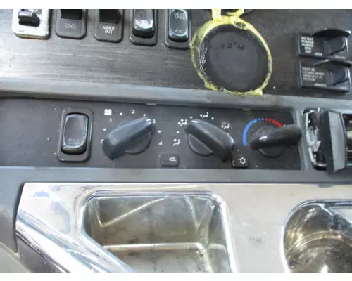 FREIGHTLINER COLUMBIA 112 TEMPERATURE CONTROL