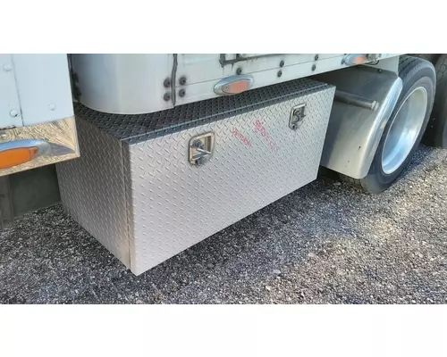 FREIGHTLINER COLUMBIA 112 TOOL BOX