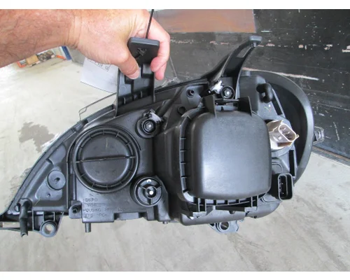 FREIGHTLINER COLUMBIA 120 1996-2004 HEADLAMP ASSEMBLY