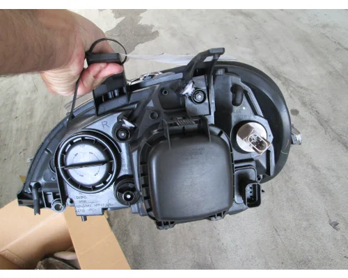 FREIGHTLINER COLUMBIA 120 1996-2004 HEADLAMP ASSEMBLY