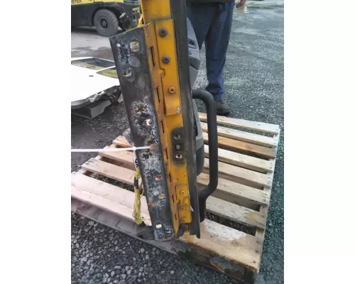 FREIGHTLINER COLUMBIA 120 2001-2011 DOOR ASSEMBLY, FRONT