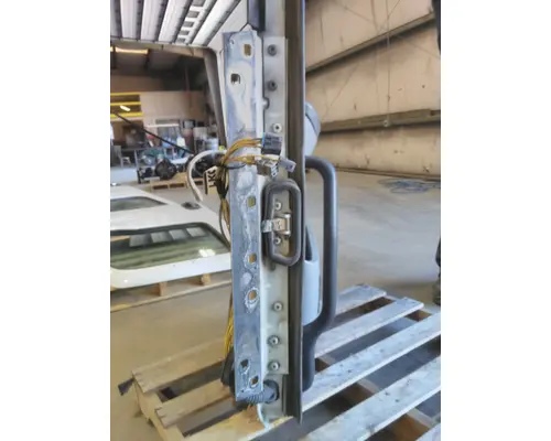FREIGHTLINER COLUMBIA 120 2001-2011 DOOR ASSEMBLY, FRONT