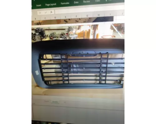 FREIGHTLINER COLUMBIA 120 2005-2008 GRILLE