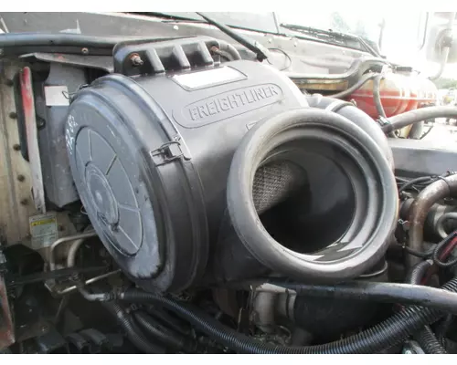 FREIGHTLINER COLUMBIA 120 AIR CLEANER