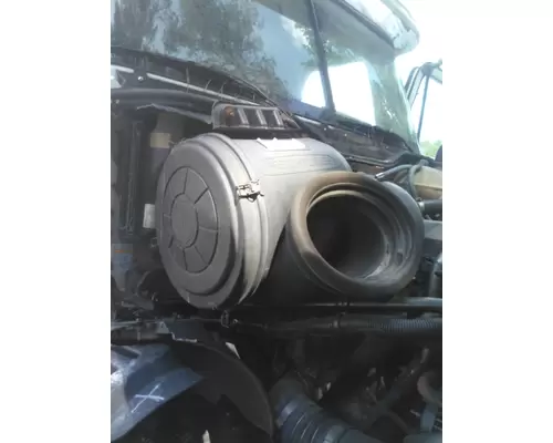 FREIGHTLINER COLUMBIA 120 AIR CLEANER