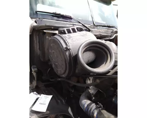 FREIGHTLINER COLUMBIA 120 AIR CLEANER