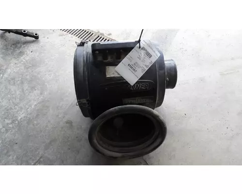 FREIGHTLINER COLUMBIA 120 AIR CLEANER