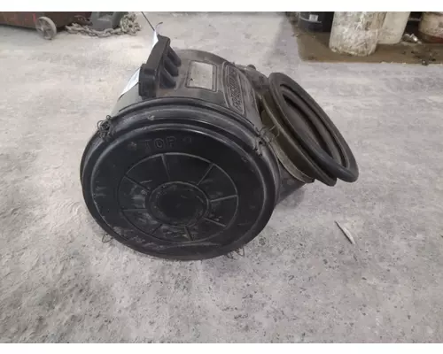 FREIGHTLINER COLUMBIA 120 AIR CLEANER