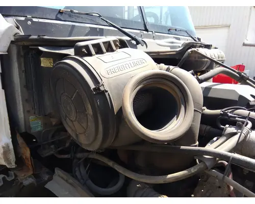 FREIGHTLINER COLUMBIA 120 AIR CLEANER
