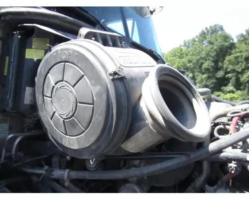 FREIGHTLINER COLUMBIA 120 AIR CLEANER