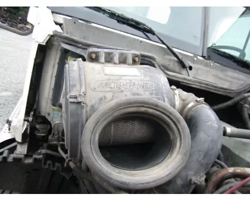 FREIGHTLINER COLUMBIA 120 AIR CLEANER