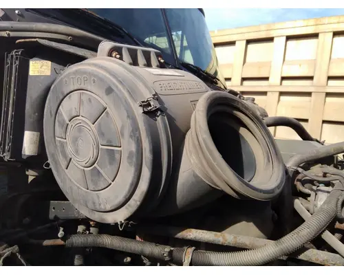 FREIGHTLINER COLUMBIA 120 AIR CLEANER