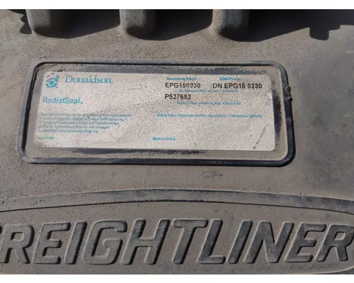 FREIGHTLINER COLUMBIA 120 AIR CLEANER