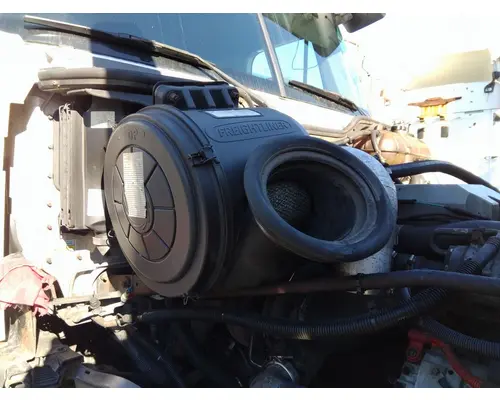 FREIGHTLINER COLUMBIA 120 AIR CLEANER