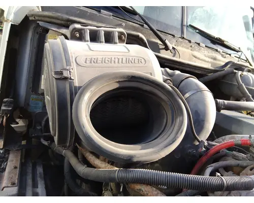 FREIGHTLINER COLUMBIA 120 AIR CLEANER