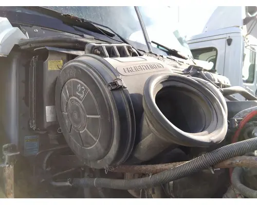 FREIGHTLINER COLUMBIA 120 AIR CLEANER