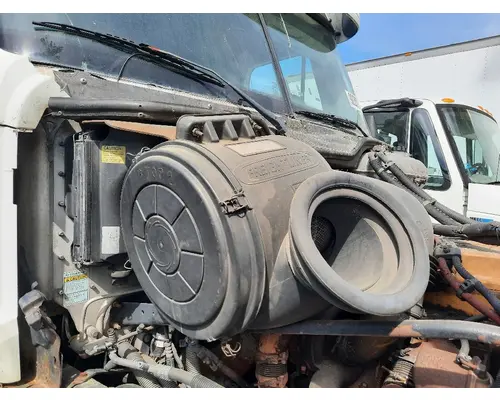 FREIGHTLINER COLUMBIA 120 AIR CLEANER