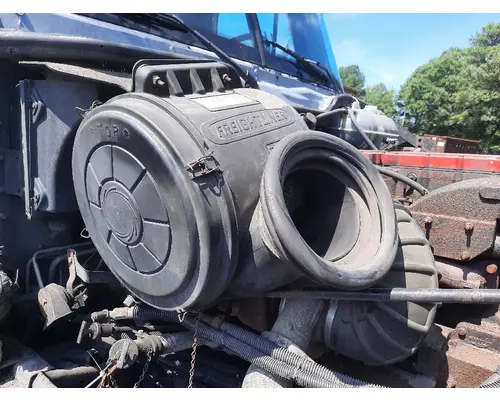 FREIGHTLINER COLUMBIA 120 AIR CLEANER