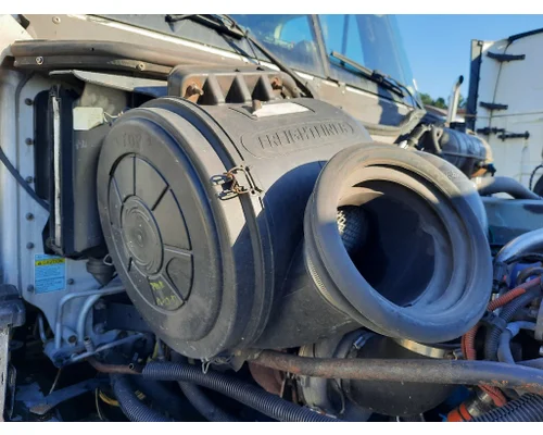 FREIGHTLINER COLUMBIA 120 AIR CLEANER