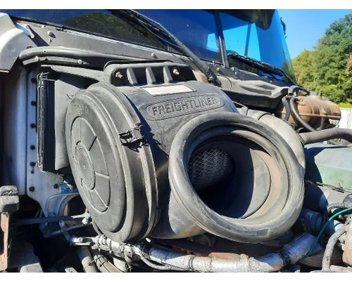 FREIGHTLINER COLUMBIA 120 AIR CLEANER