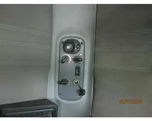 FREIGHTLINER COLUMBIA 120 AIR CONDITIONING, AUXILIARY