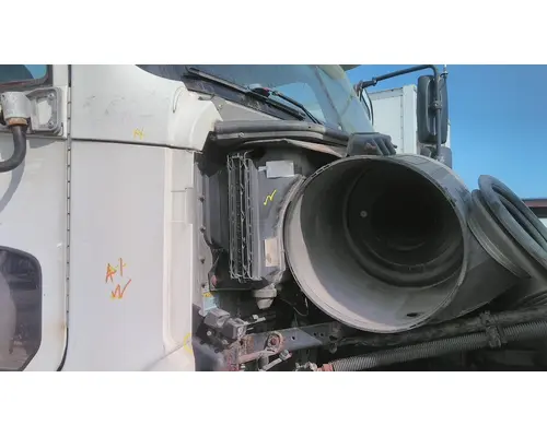 FREIGHTLINER COLUMBIA 120 AIR INTAKE