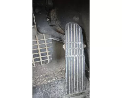 FREIGHTLINER COLUMBIA 120 Accelerator Pedal