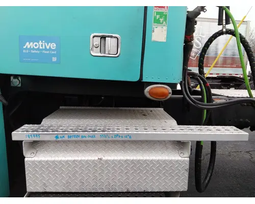 FREIGHTLINER COLUMBIA 120 BATTERY BOX COVER