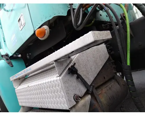 FREIGHTLINER COLUMBIA 120 BATTERY BOX COVER