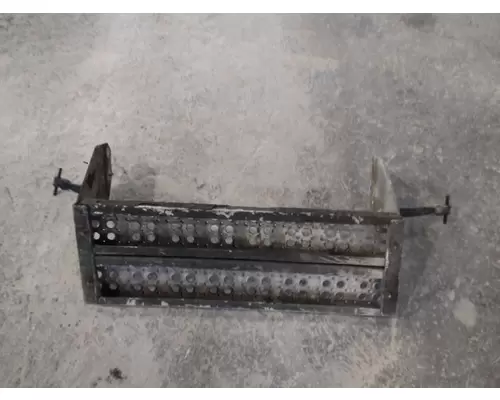 FREIGHTLINER COLUMBIA 120 BATTERY BOX STEP