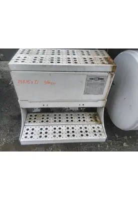 FREIGHTLINER COLUMBIA 120 BATTERY BOX