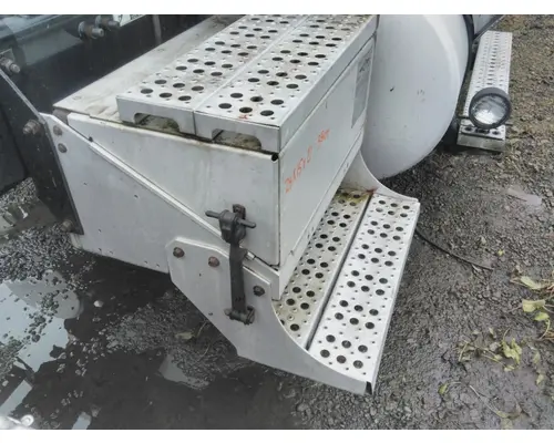 FREIGHTLINER COLUMBIA 120 BATTERY BOX