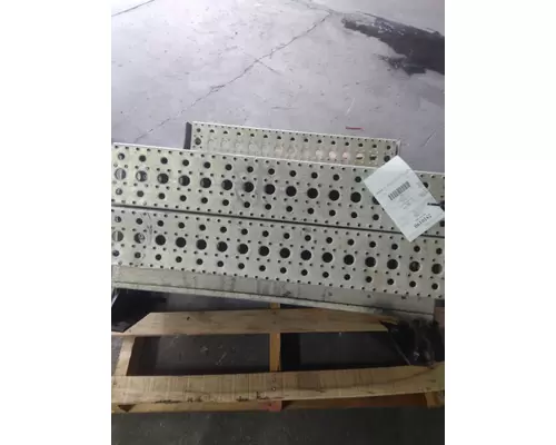 FREIGHTLINER COLUMBIA 120 BATTERY BOX