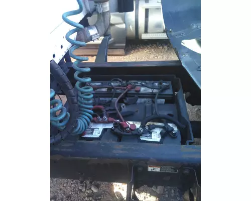 FREIGHTLINER COLUMBIA 120 BATTERY BOX