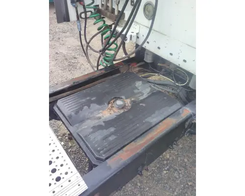 FREIGHTLINER COLUMBIA 120 BATTERY BOX