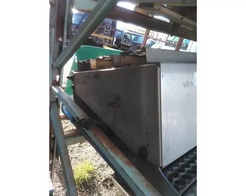 FREIGHTLINER COLUMBIA 120 BATTERY BOX