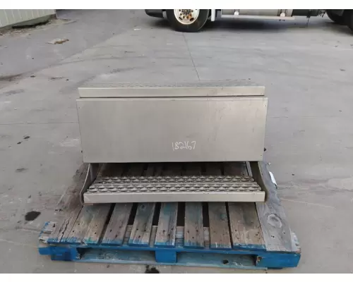 FREIGHTLINER COLUMBIA 120 BATTERY BOX