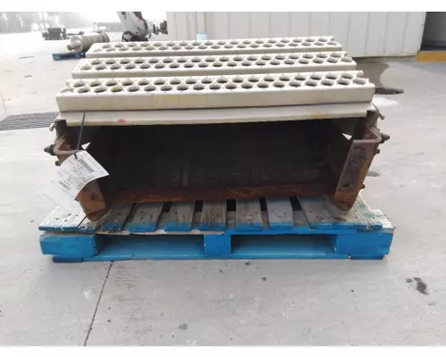 FREIGHTLINER COLUMBIA 120 BATTERY BOX