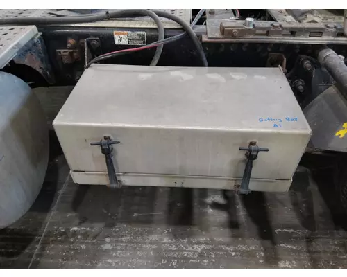 FREIGHTLINER COLUMBIA 120 BATTERY BOX