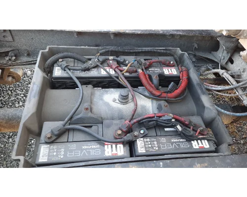 FREIGHTLINER COLUMBIA 120 BATTERY BOX